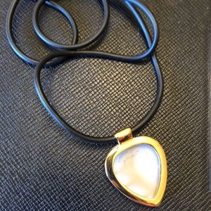 🎸Guitar yellow gold plated pic holder.